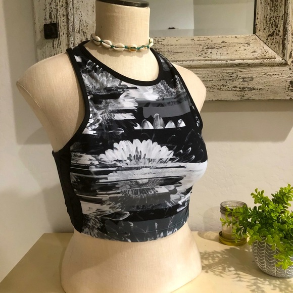 BETSY Johnson Crop tank - Picture 2 of 5